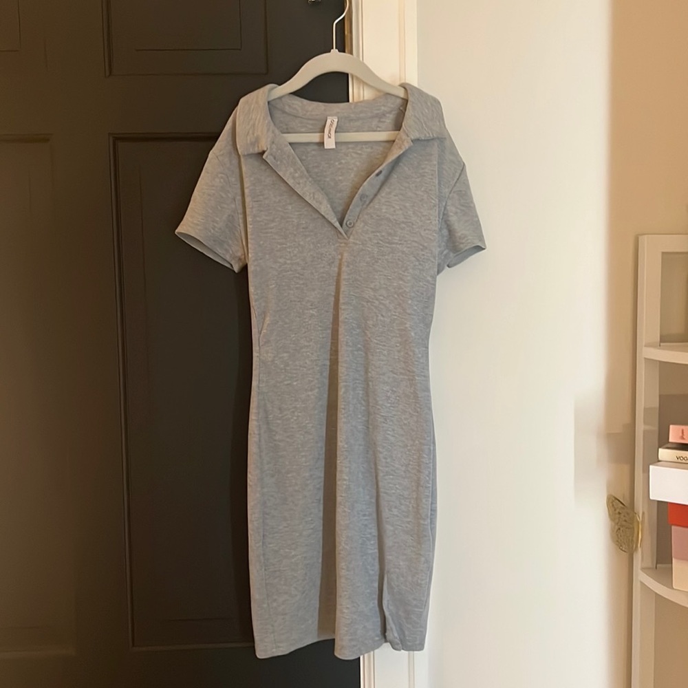 Size Medium Gold Hinge Grey Tee Polo Dress with small slit!